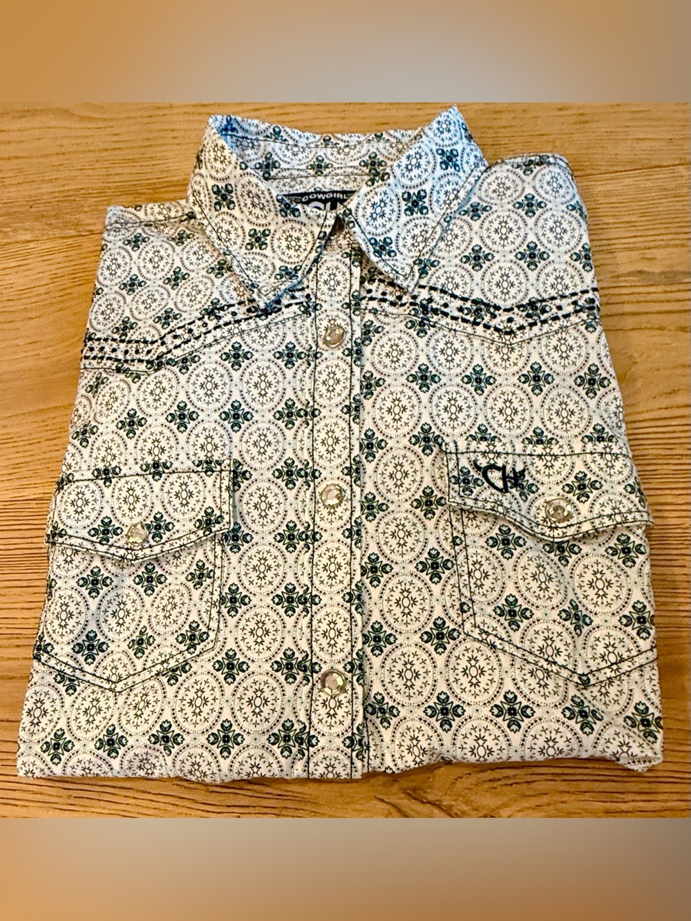Cowgirl Hardware M Rhinestone Snapped Shirt. Amazing Details and Super 🔥🔥🔥